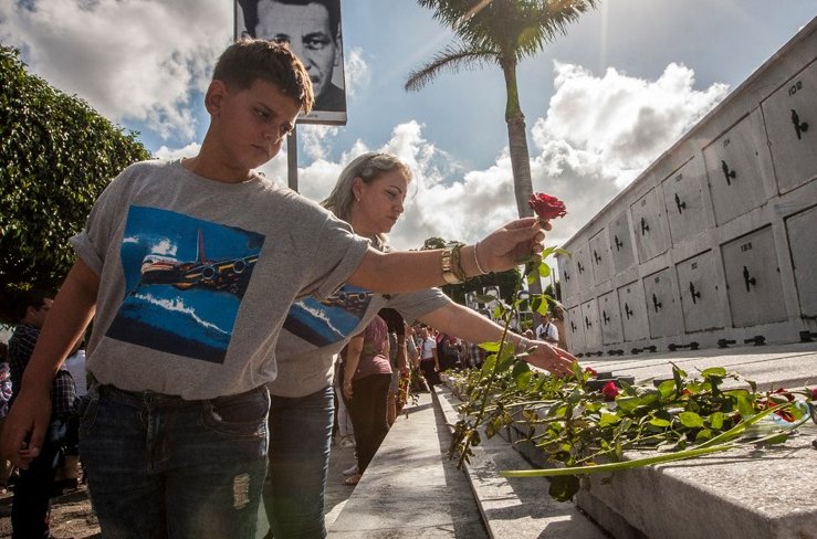 Homenaje a las víctimas de Barbados en la Necrópolis de Colón