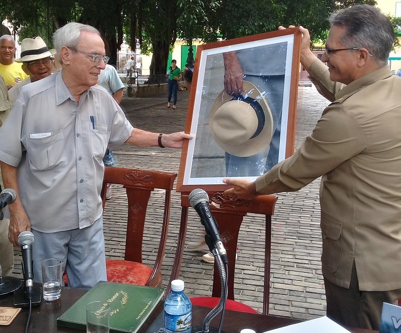 Presentación de la revista Verde Olivo