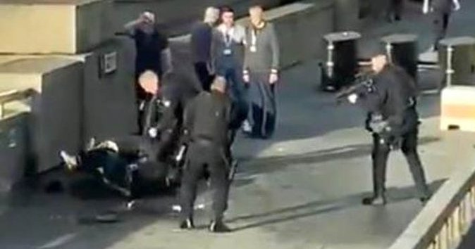 Sospechoso de ataque con cuchillo en Puente de Londres murió por disparos de agentes