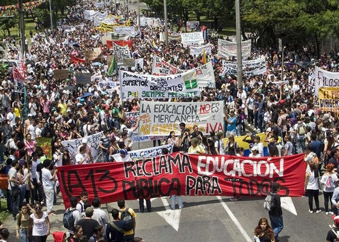 Paro general contra reforma laboral y de pensiones implementadas por el Presidente de Colombia