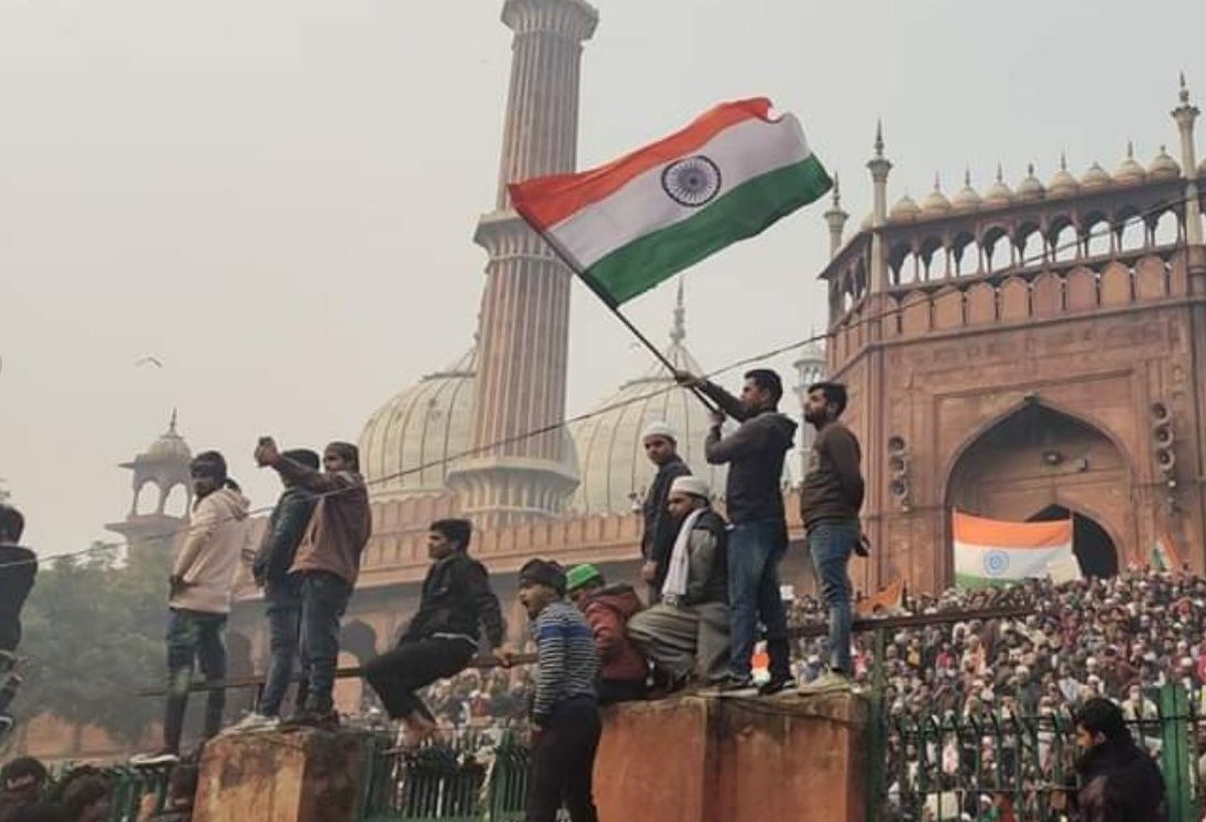 Policía india se enfrentó a miles de manifestantes