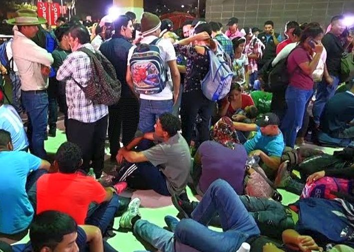 Alrededor de 2500 personas en nueva caravana rumbo norte