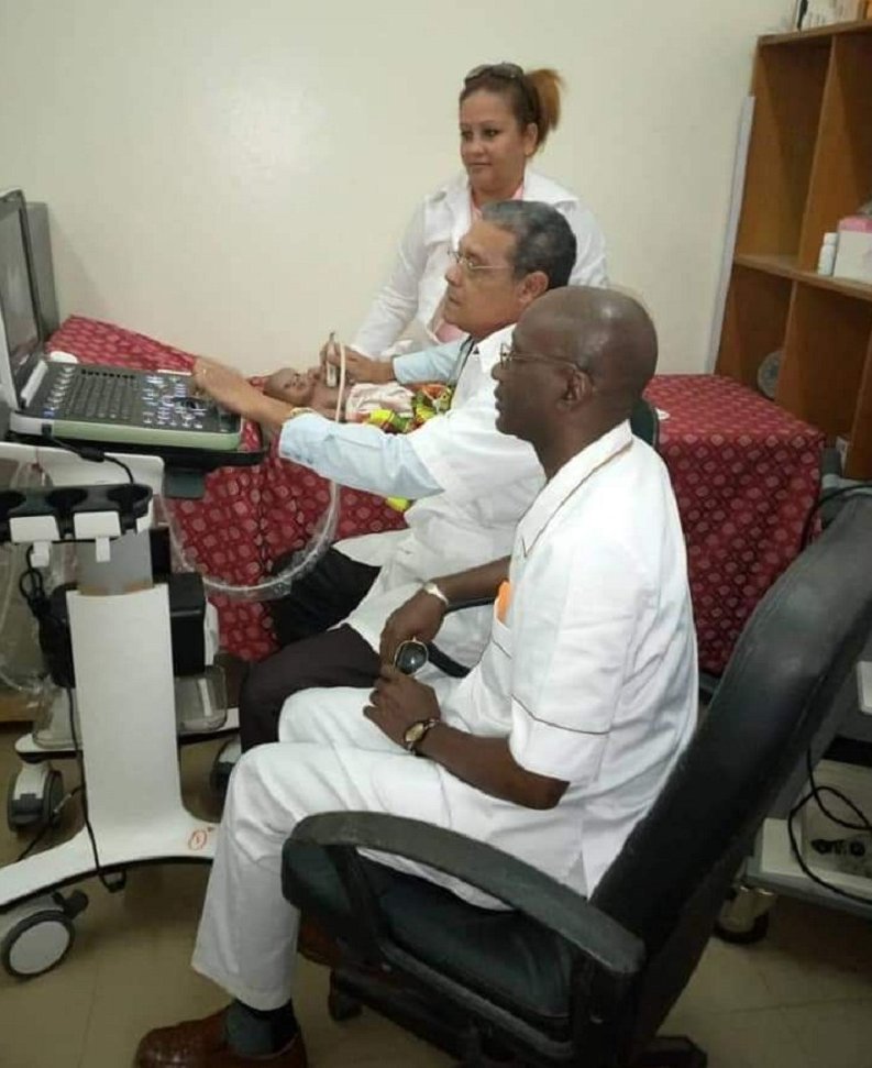Médicos cubanos en Gambia