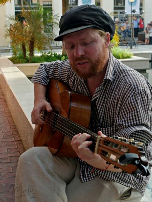 Tobías Thiele, cantautor y activista de la organización de solidaridad Cuba Sí-Berlín