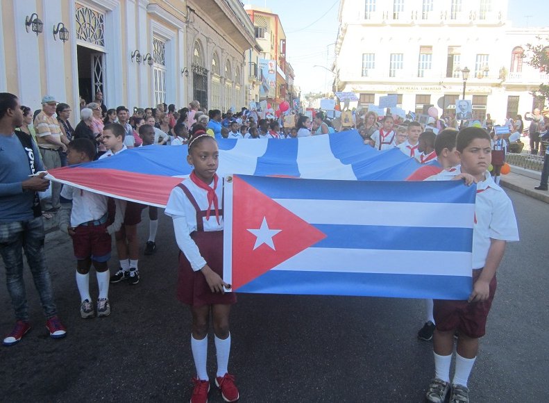 Cientos de pioneros matanceros rindieron tributo a José Martí