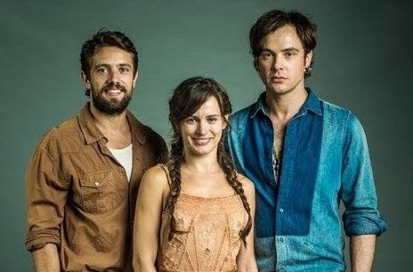 Los protagonistas de El otro lado del paraíso: Thiago Fragoso ( Patrick), Rafael Cardoso (Renato), Bianca Bin(Clara), Sergio Guizé (Gael)