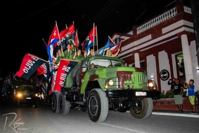 El pueblo se concentró para recibir a la Caravana de la Libertad y a Fidel, multiplicado en jóvenes comprometidos con la obra de la Revolución