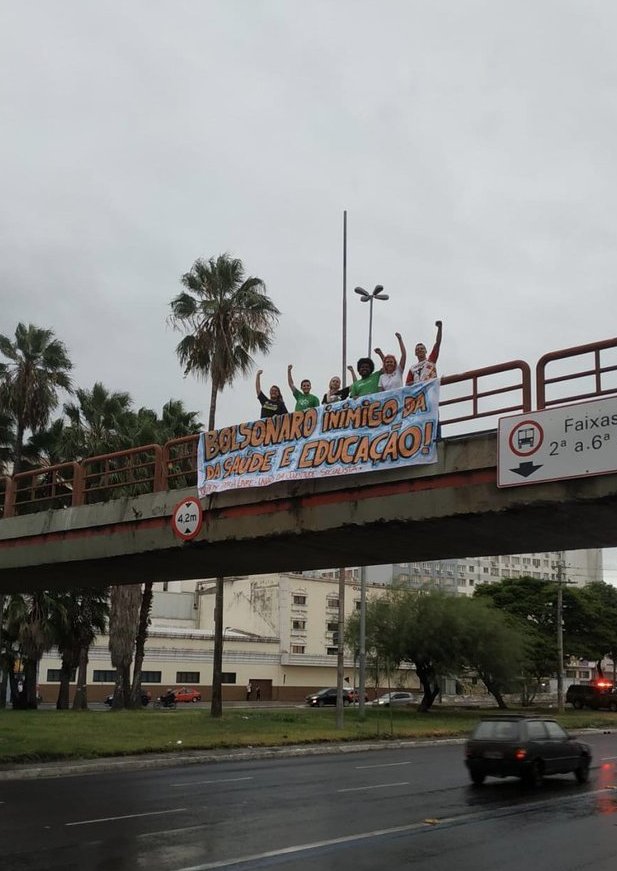 Porto Alegre contra política de bolsonaro para educacion y salud