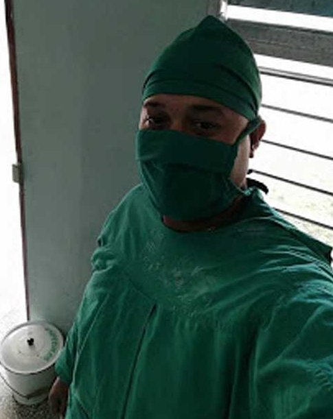 Con solo cuatro años de graduado, Reynier considera su combate contra la COVID—19 su primera gran misión