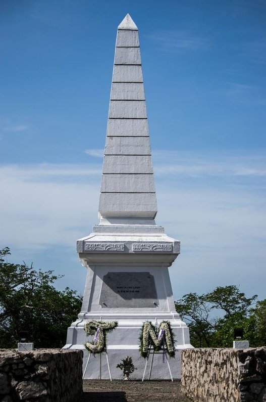 Ofrendas florales en nombre del pueblo de Cuba