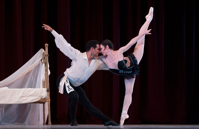 Alesandra Meijer y José Manuel Carreño interpretan Carmen (pas de deux), en el 24 Festival Internacional de Ballet de La Habana.