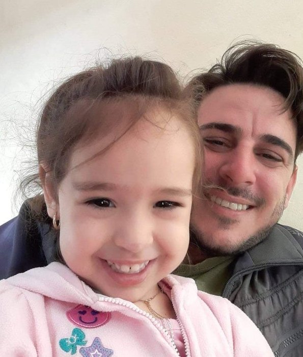 El joven doctor Antonio Tejeda Mesa y su hija Alexa