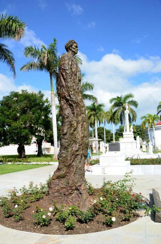 Escultura a Mariana Grajales