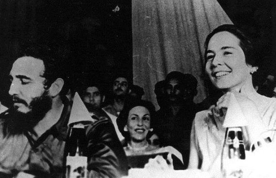Fidel Castro, Celia Sánchez y Vilma Espín en la constitución de la FMC el 23 de agosto de 1960.
