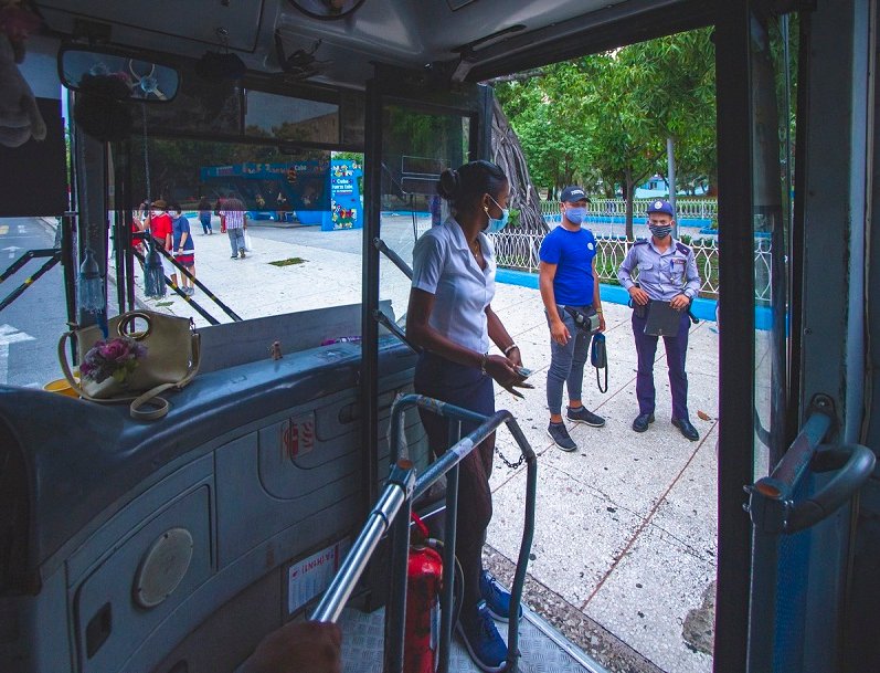 En la capital se decidió limitar hasta las 11 de la noche la movilidad ciudadana y la transportación urbana