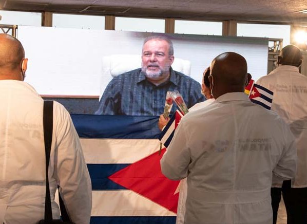 Primer ministro de Cuba felicita a brigada médica llegada de Togo