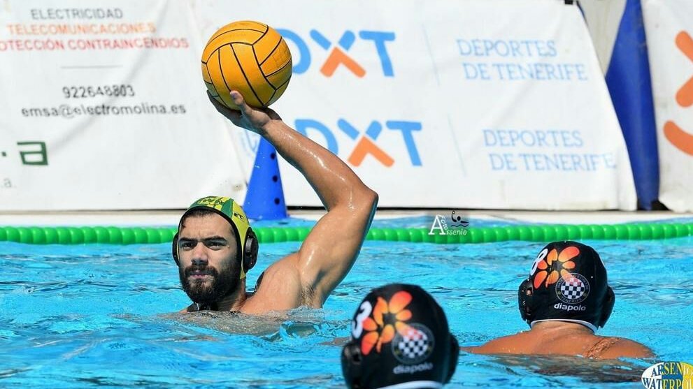 El joven deportista integra las filas del Club  Waterpolo Navarra, en España.