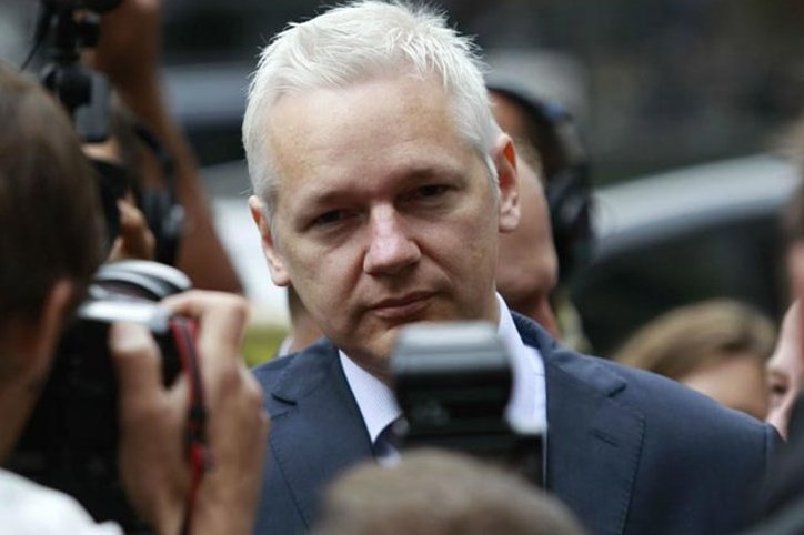 El periodista Julian Assange en su juicio de extradición en Londres.