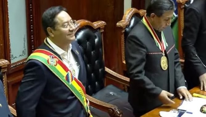 Toma posesión en Bolivia