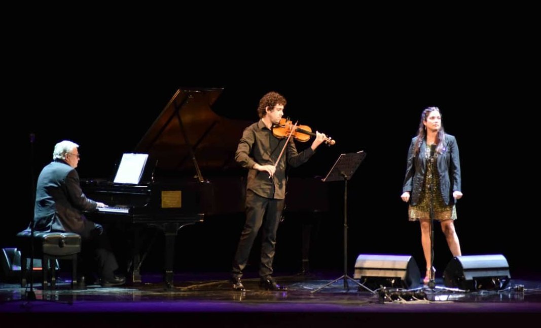 Ofrenda, Sergio Vitier acompañado de Javier Cantillo en el violín