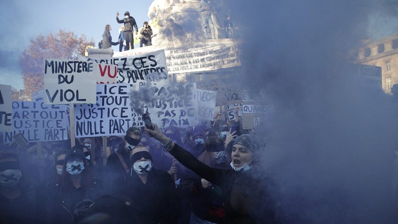 Manifestación contra la brutalidad policial en París