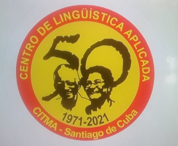Logotipo conmemorativo por los 50 años del CLA, de la autoría de la Premio nacional de diseño, Marta Mosquera.