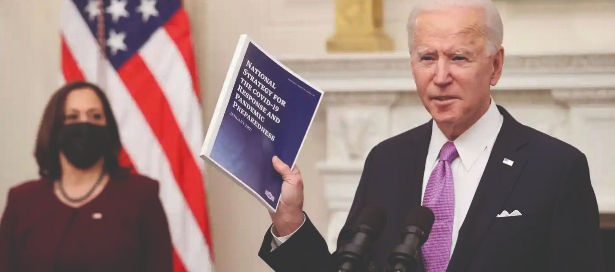 Biden firma sus primeras órdenes presidenciales y prioriza el enfrentamiento a la COVID-19