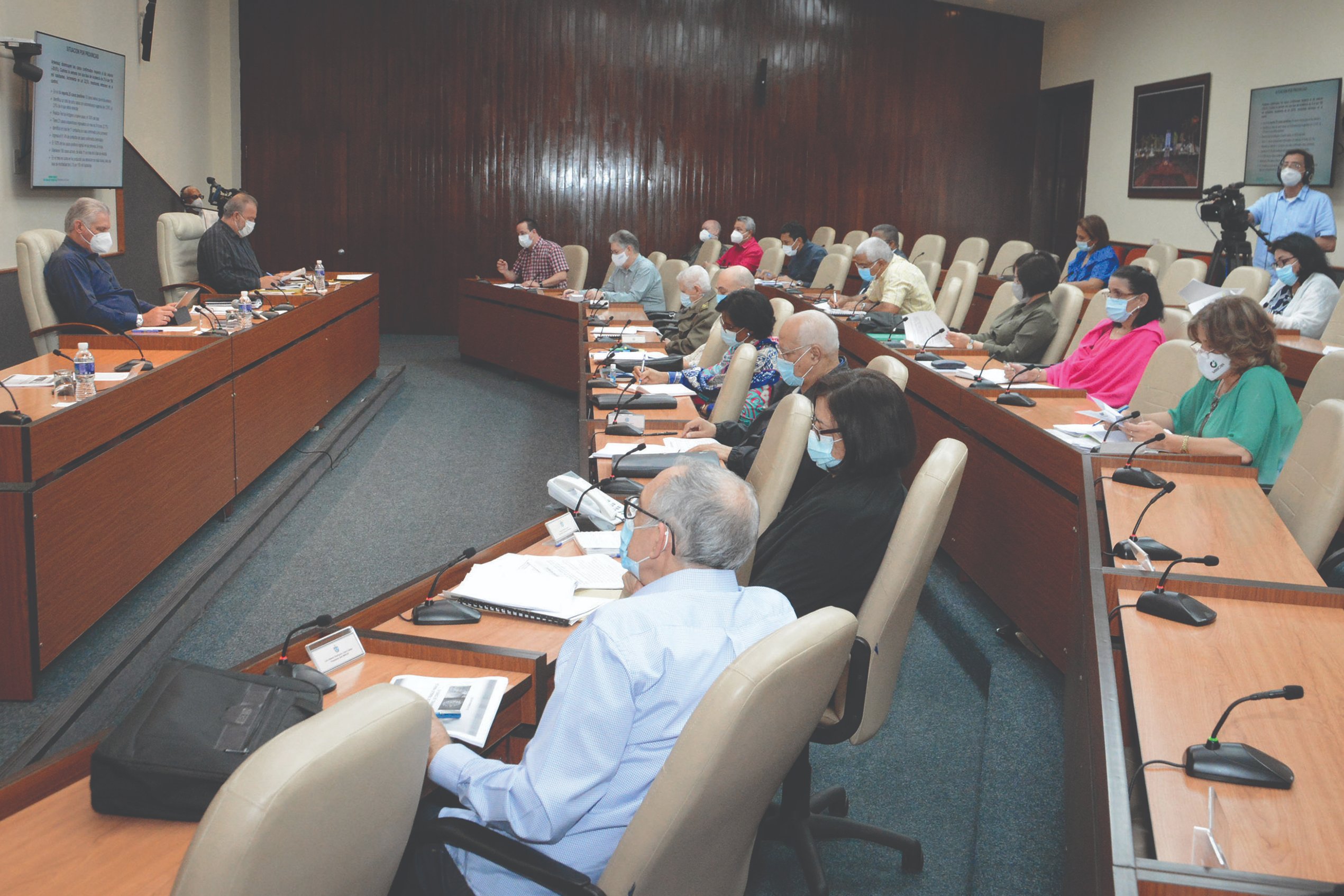 Los análisis realizados este lunes durante la reunión del grupo temporal de trabajo para la prevención y control del nuevo coronavirus, encabezada por el Presidente de la República, Miguel Díaz-Canel Bermúdez, y el Primer Ministro, Manuel Marrero Cruz,  demuestran que a pesar de la compleja situación epidemiológica que vive el país,