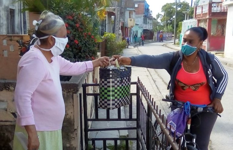 Una gloria deportiva cubana proyecta su mejor gol en el barrio