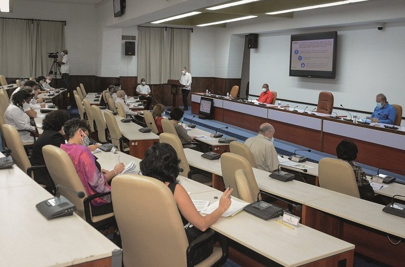 Encuentro del Primer Ministro, Manuel Marrero Cruz, con cuadros y trabajadores  del Ministerio de Economía y Planificación