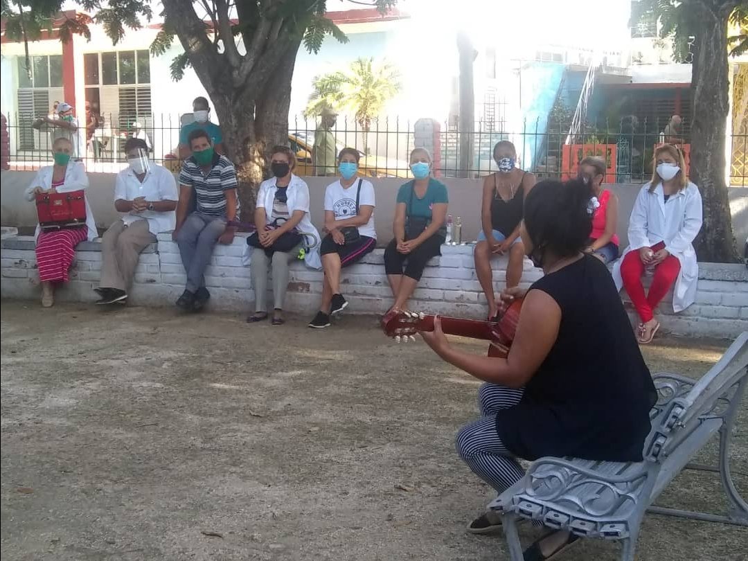 Jóvenes artistas en vacunatorios de Sancti Spíritus