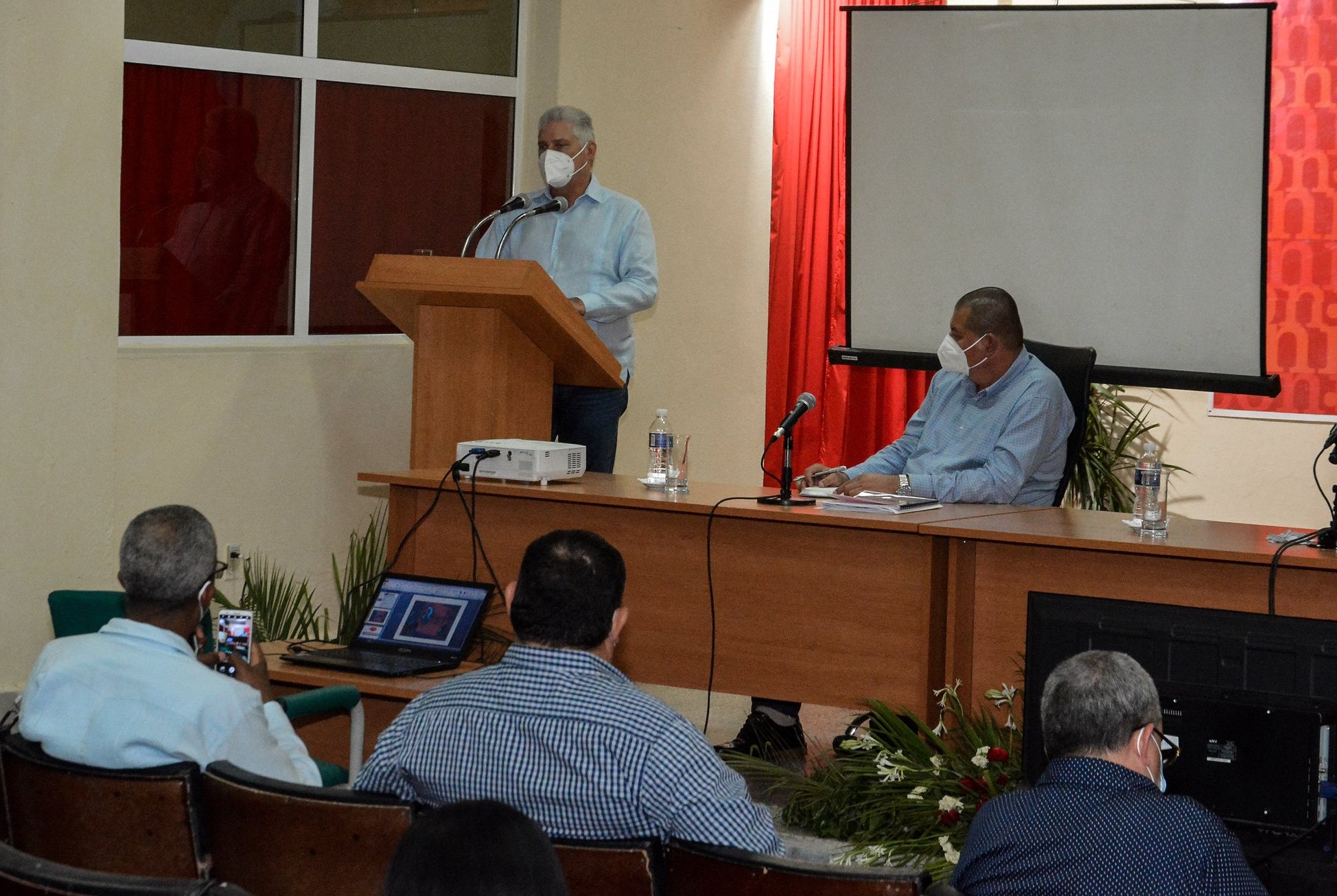 Miguel Díaz-Canel, Primer Secretario del Comité Central del Partido Comunista de Cuba y Presidente de la República, en reunión  con la militancia de Las Tunas