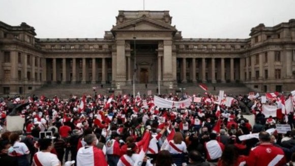 El pueblo peruano exige estabilidad política en el país