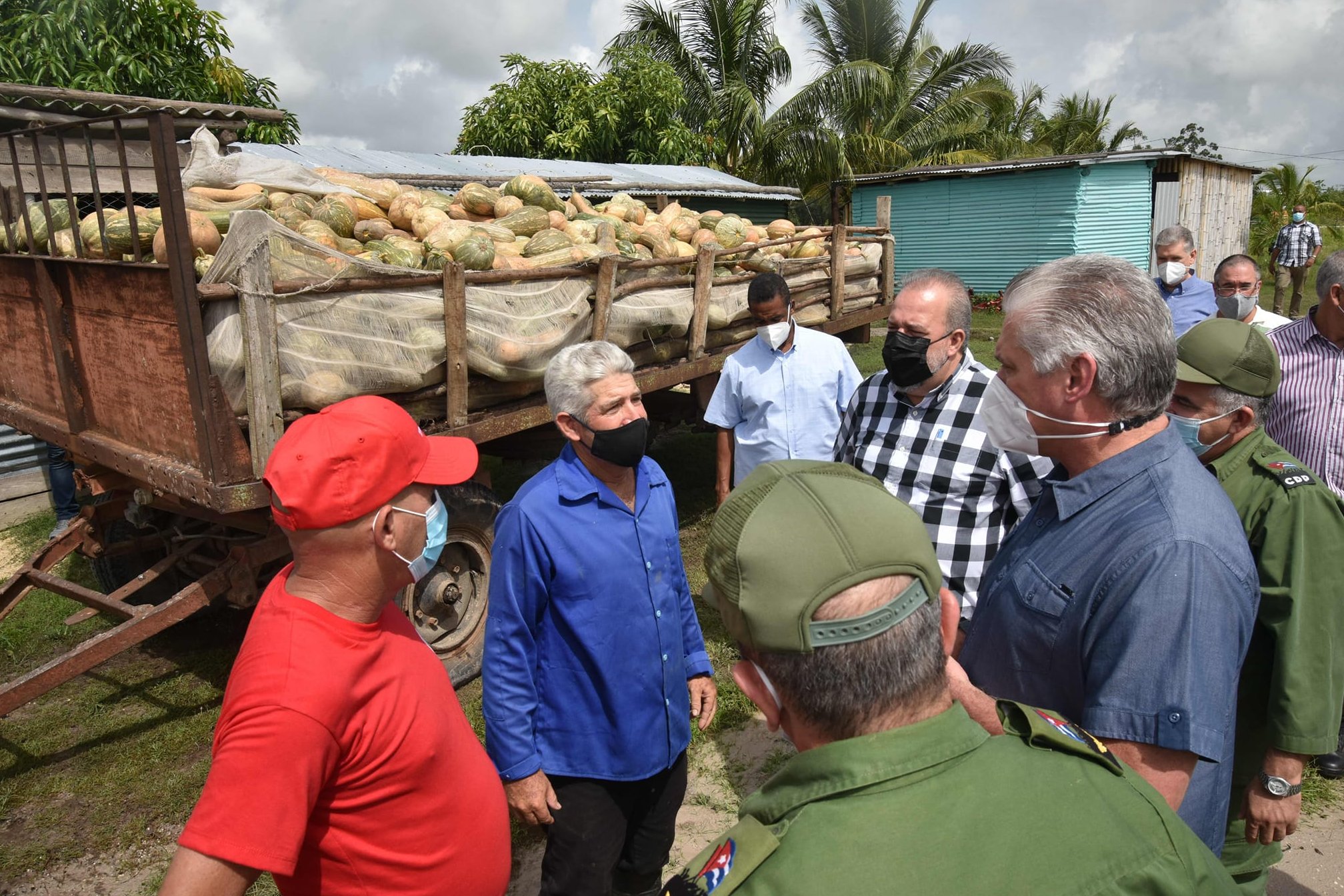 Díaz-Canel visitó el polo productivo Hermanos Barcón