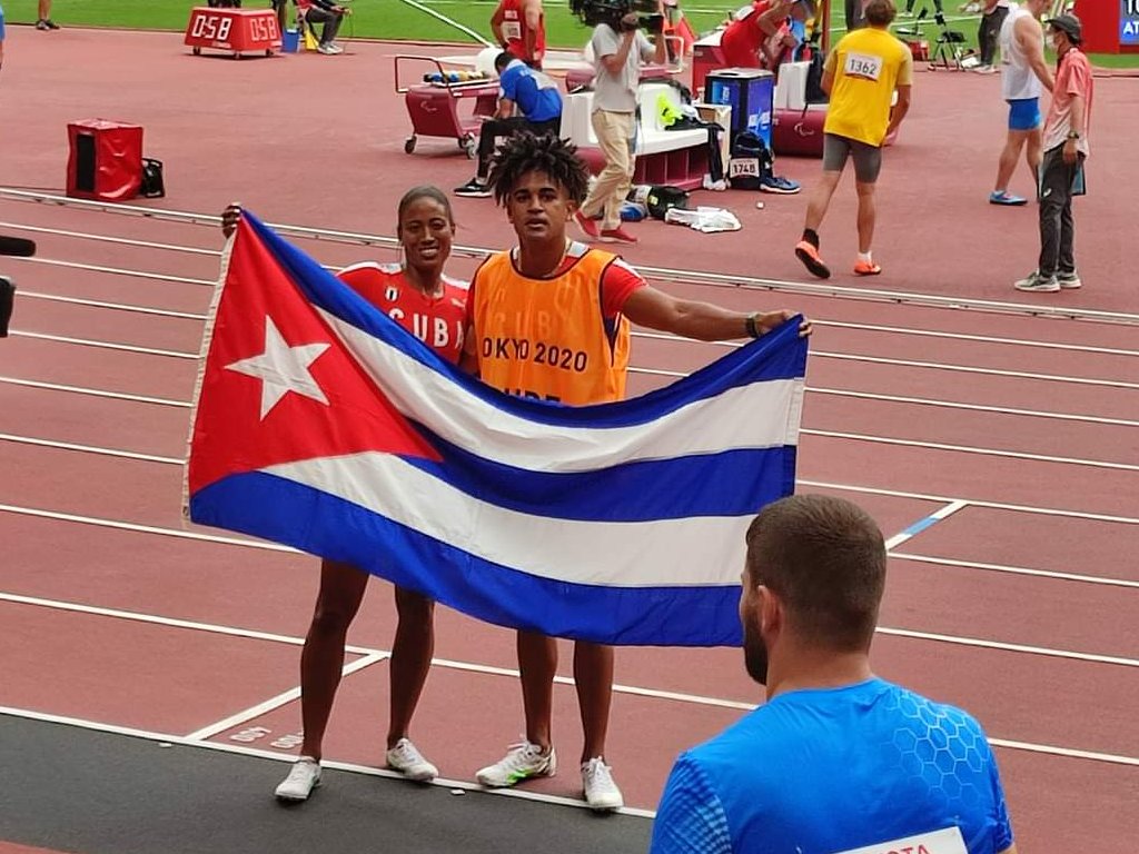 Omara Durand Elías y su guía Yuniol Kindelán