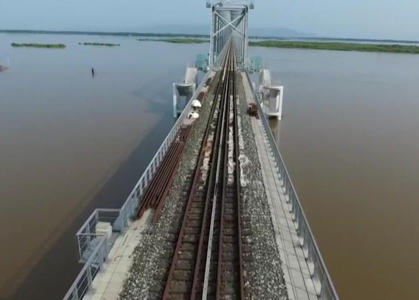 Puente Tongjiang-Nizhneleninskoye