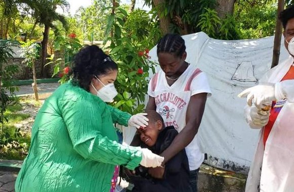 Médicos cubanos laborando en Haití sin descanso