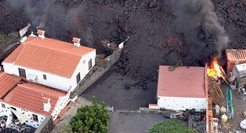 La nueva boca eruptiva ha obligado al desalojo preventivo de entre 150 y 200 vecinos