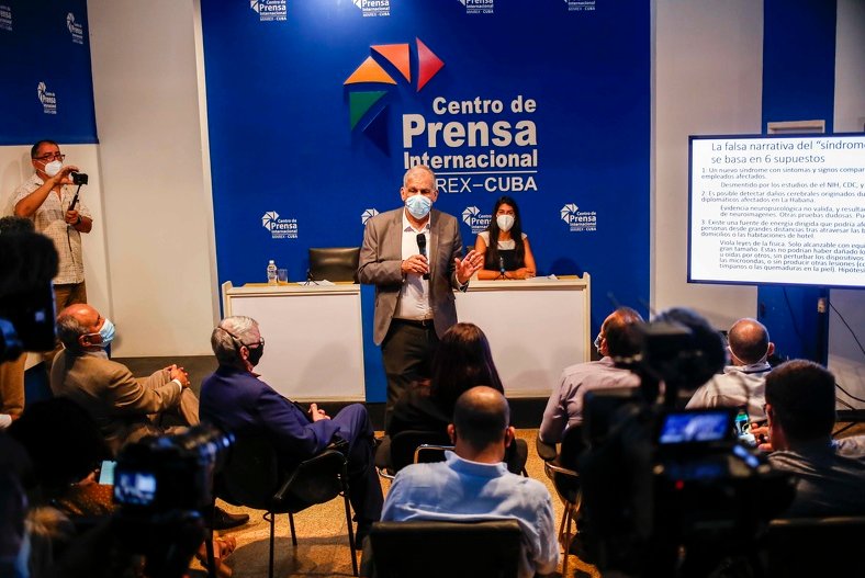 Mitchell Valdés-Sosa, director general del Centro de Neurociencias de Cuba, en conferenca de prensa