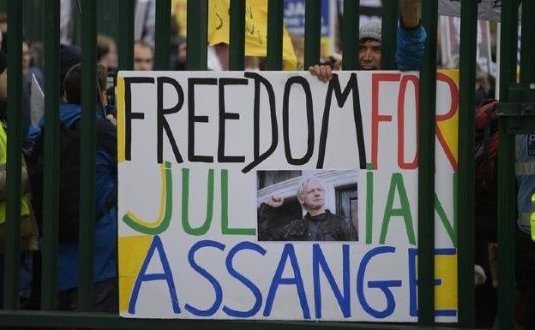 Salen a la luz planes para acabar con el periodista de Wikileaks