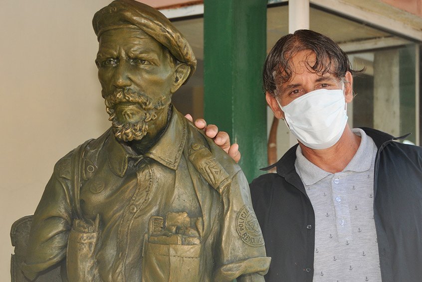 Ángel Luis, la escultura de Alberto Álvarez Jaramillo