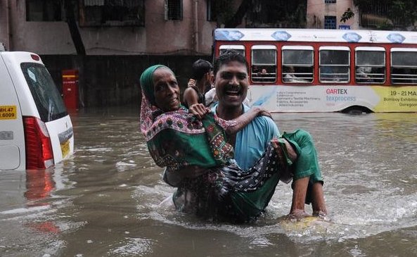 Inundaciones en India y Nepal