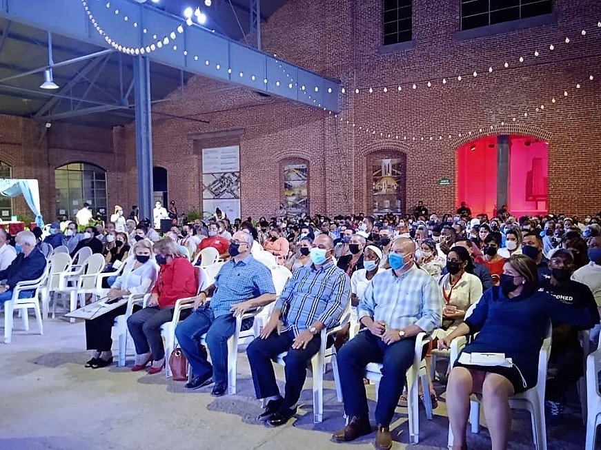 Clausuraron la feria Luis Antonio Torres Iríbar, primer secretario del Partido en la capital, el Gobernador habanero, Reinaldo García Zapata y Betsy Díaz Velázquez, Ministra de Comercio Interior