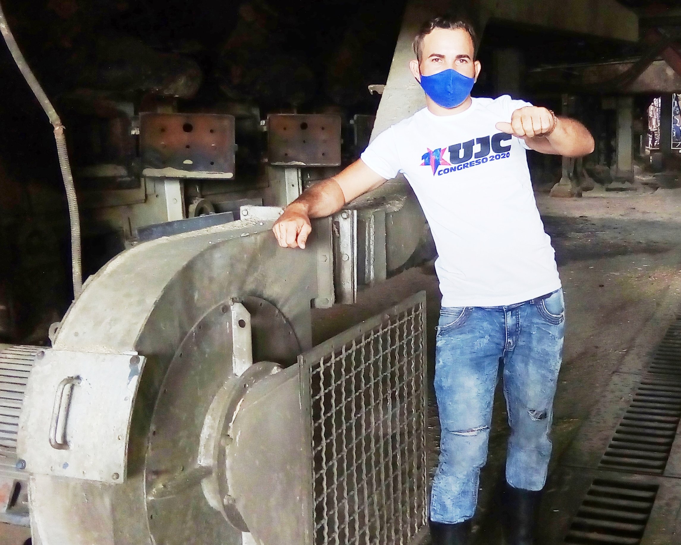 El joven Leonado Española Rodríguez, es todo un personaje local, tras crear en 2019 una pieza que salvó la molienda del coloso agramontino Céspedes, paralizado ese año por una rotura.