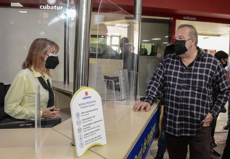 Visita de Manuel Marrero al aeropuerto internacional José Martí