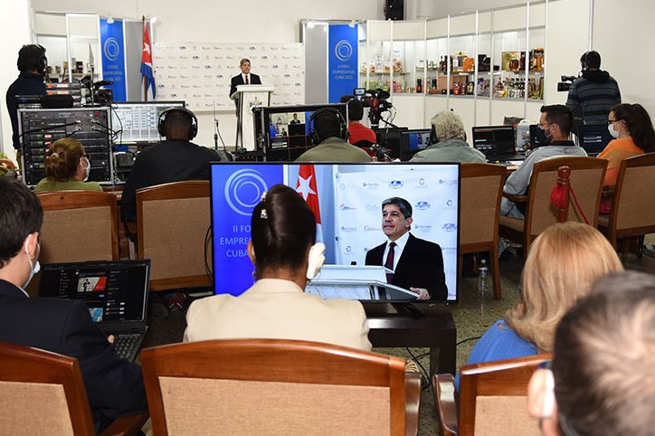 Carlos Fernández de Cossío, Director General a cargo de Estados Unidos en el Ministerio de Relaciones Exteriores (Minrex), se refirió este miércoles a las afectaciones del bloqueo económico, comercial y financiero impuesto a Cuba, al intervenir en la tercera jornada del II Foro Empresarial Cuba 2021.