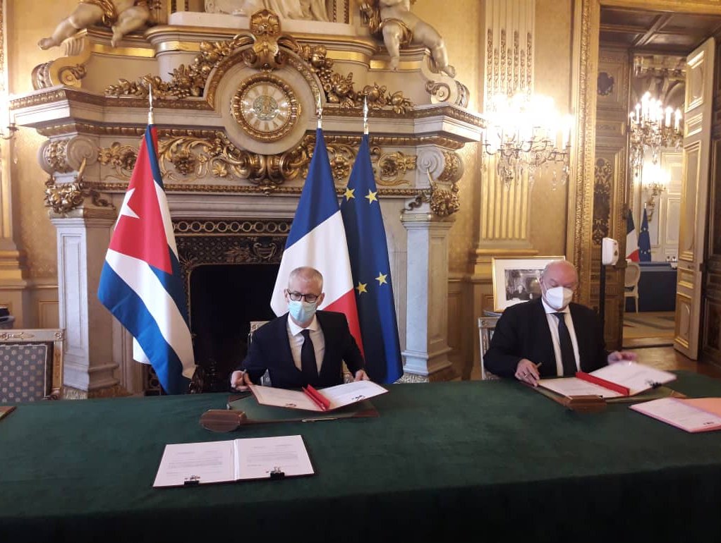 Firma de acuerdos Cuba-Francia