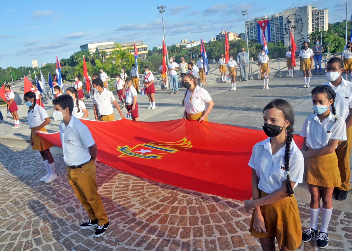 Homenaje de la OPJM a José Martí
