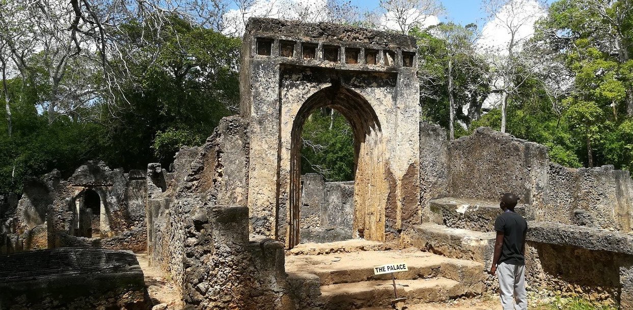 Gede pasó inadvertida durante siglos hasta la llegada de los colonizadores británicos.