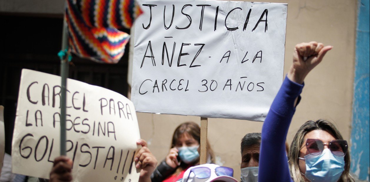 Bolivianos exigen justicia contra la golpista